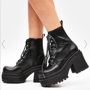 DELIA’S TV TIME PLATFORM COMBAT BOOTS